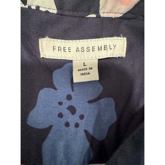 Free Assembly Navy Blue with Pink and White Flowers V-Neck Top - size Large - Picture 7 of 9